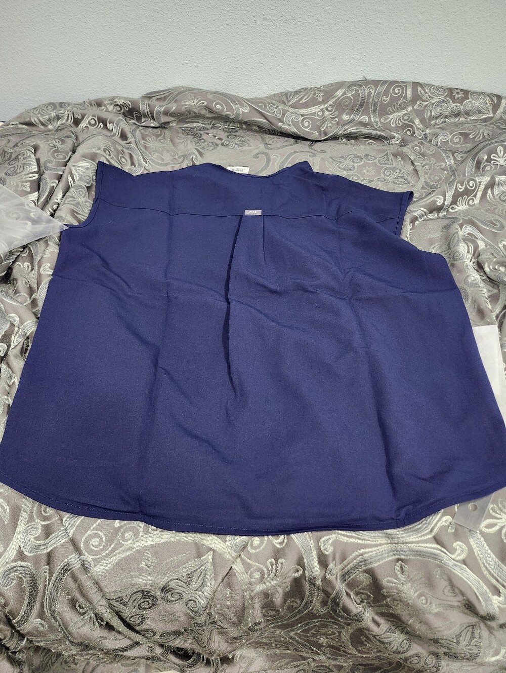 Nwt figs navy blue rafeala oversized scrub top size L - Picture 3 of 4